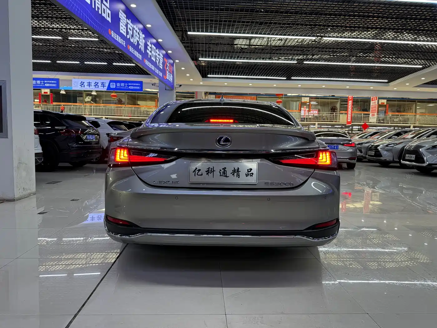 Lexus ES 2018 300h Executive Edition China V фото 4