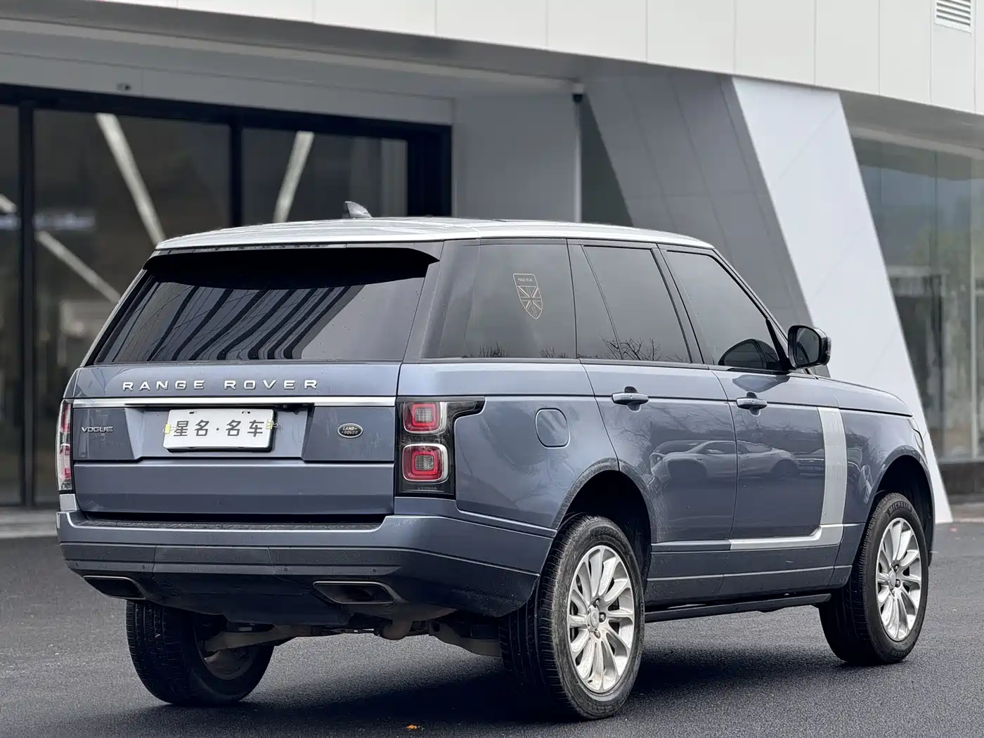 Land Rover Range Rover 2020 3.0 L6 Heritage Edition фото 12