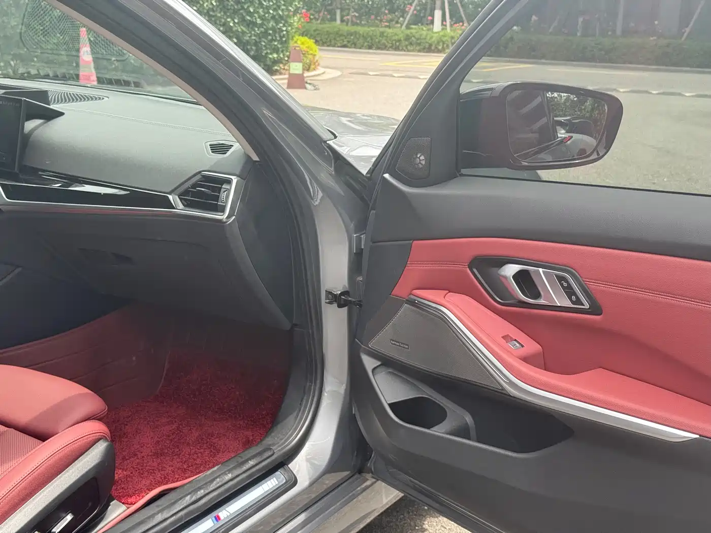 BMW 3 Series 2024 325Li M Sport Shadowline Package фото 21