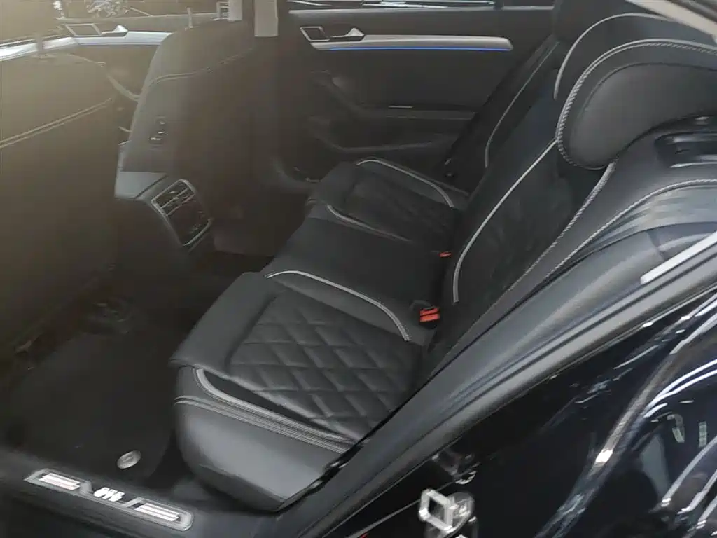 Volkswagen Magotan GTE Plug-in Hybrid 2022 GTE Luxury фото 17