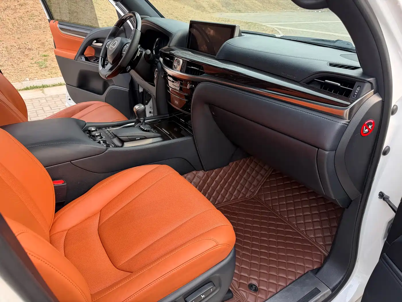 Lexus LX 2016 570 Luxury Premium Edition фото 19