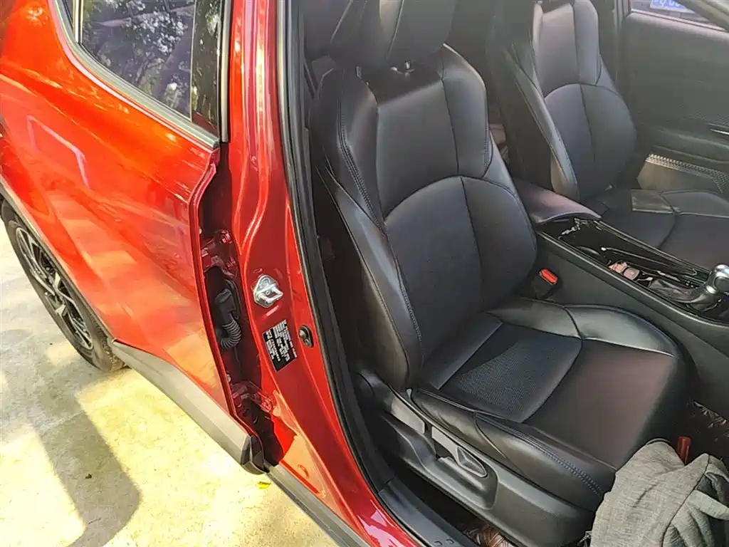 Toyota C-HR 2020 Model 2.0L Leading фото 25