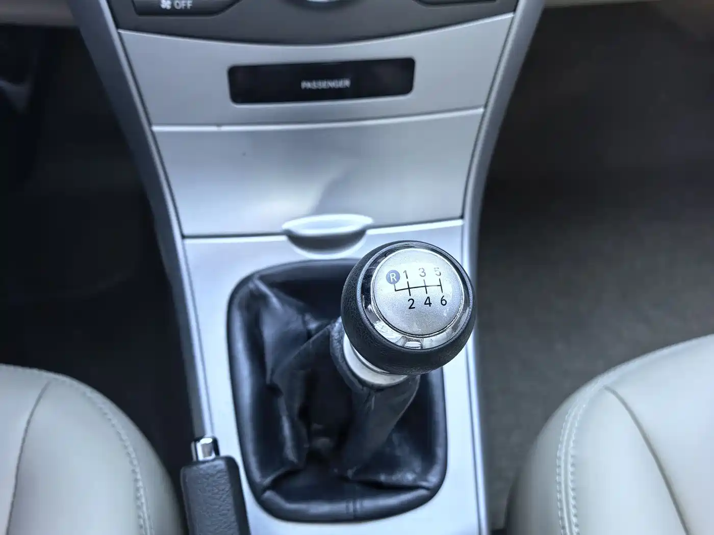 Toyota Corolla 2012 Styling Edition 1.8L Manual GL-i фото 8