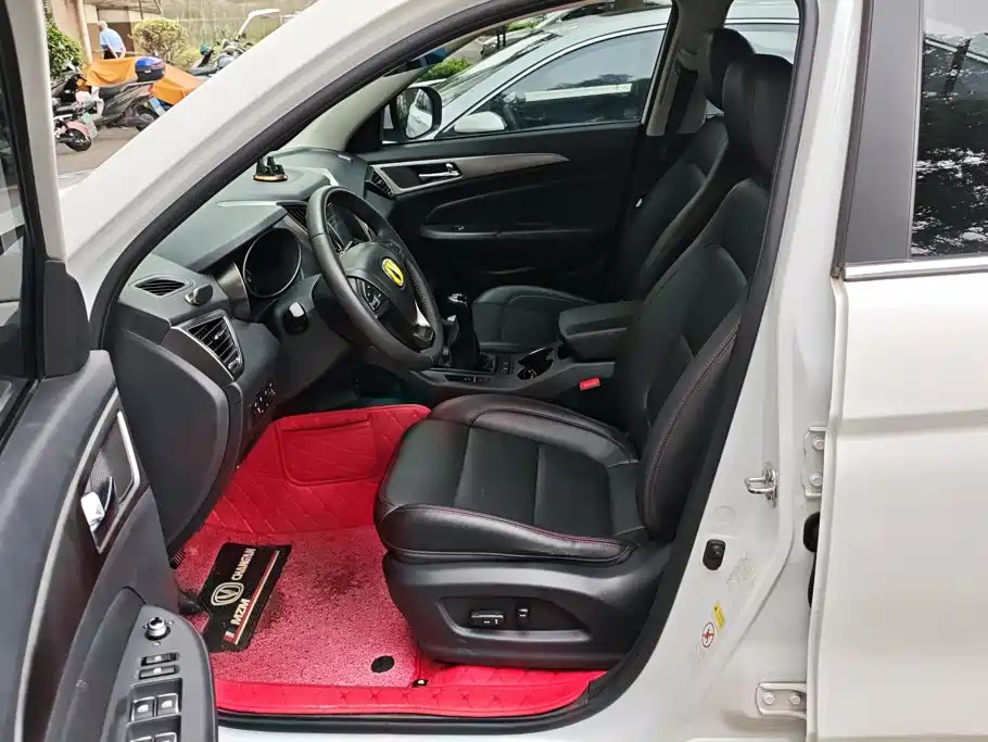 Photo 9 - Changan CS75