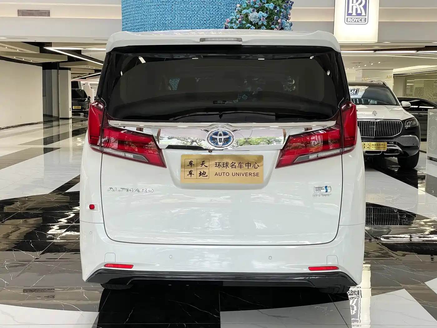 Toyota Alphard 2019 Hybrid 2.5L Luxury фото 6