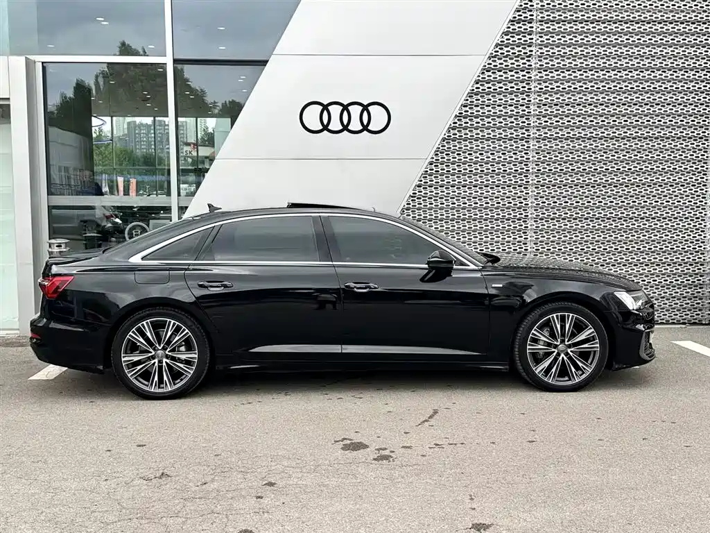 Фото 15 - Audi A6L