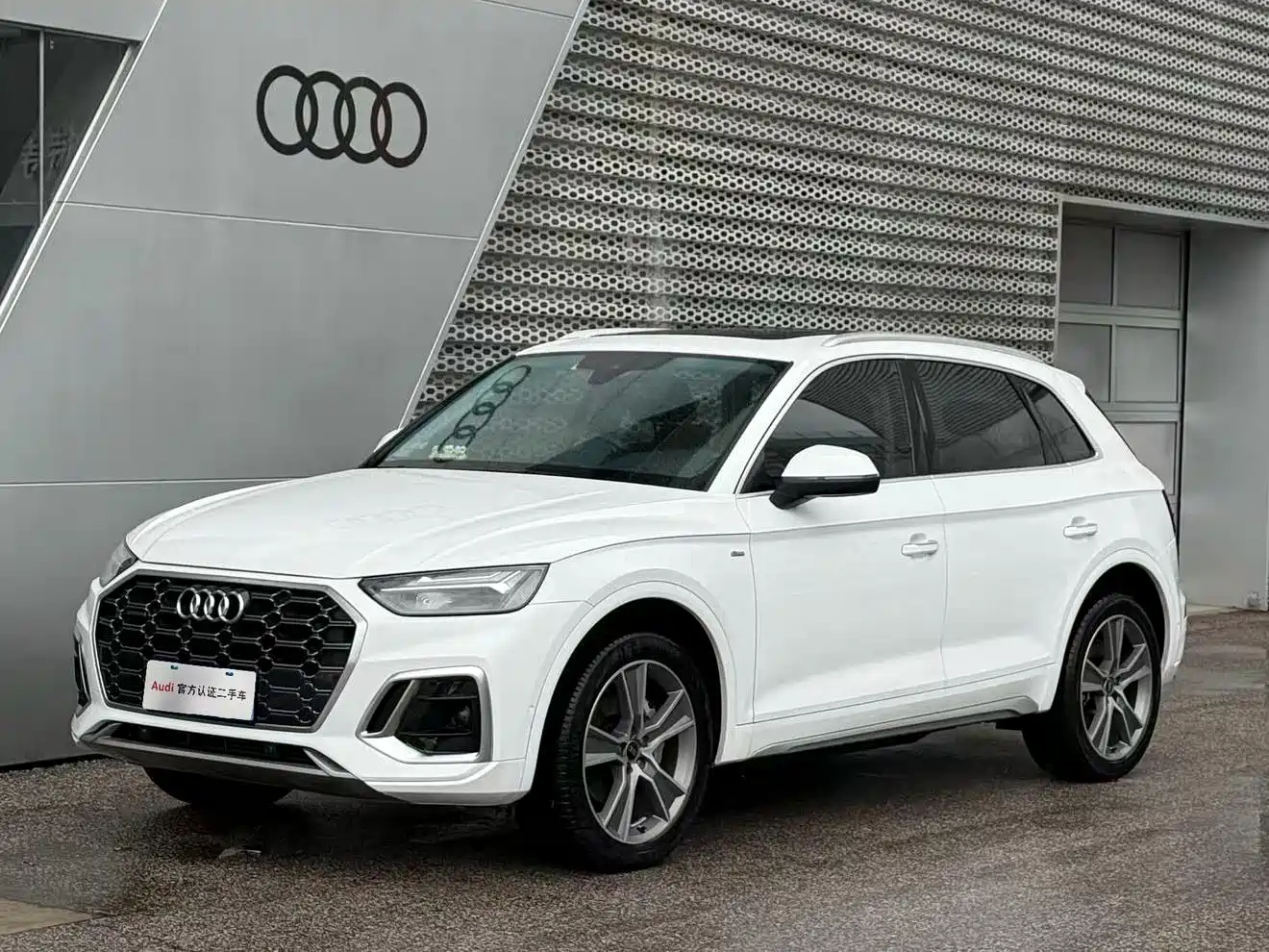 Фото 1 - Audi Q5L