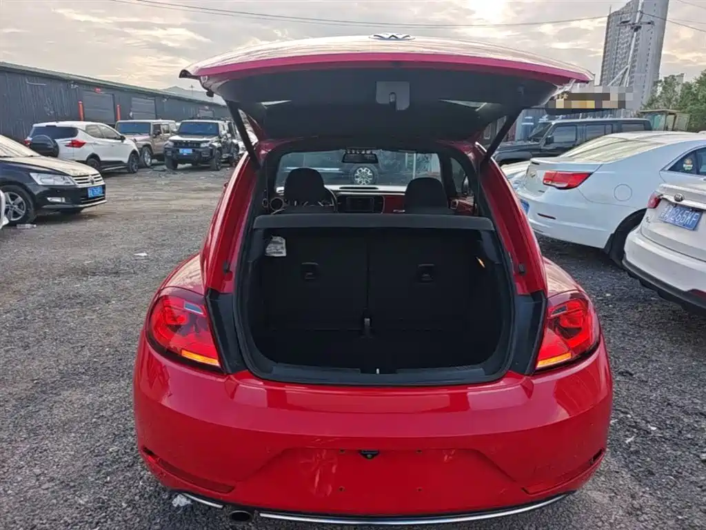 Volkswagen Beetle 2018 180TSI Trend Joy Edition фото 19