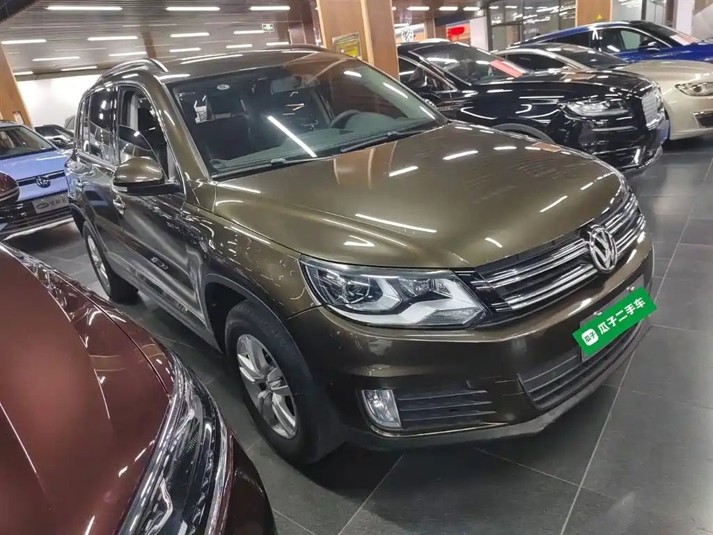 VOLKSWAGEN TIGUAN