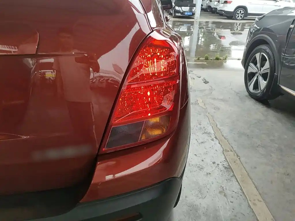 Chevrolet Trax 2016 1.4T Automatic 2WD Comfort Sunroof Edition фото 8
