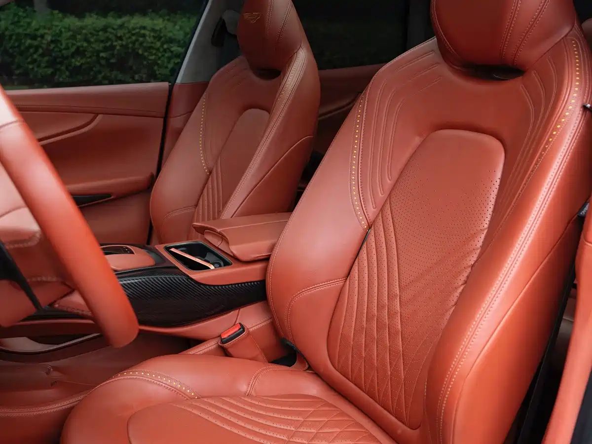 Aston Martin DBX 2023 2022 4.0T V8