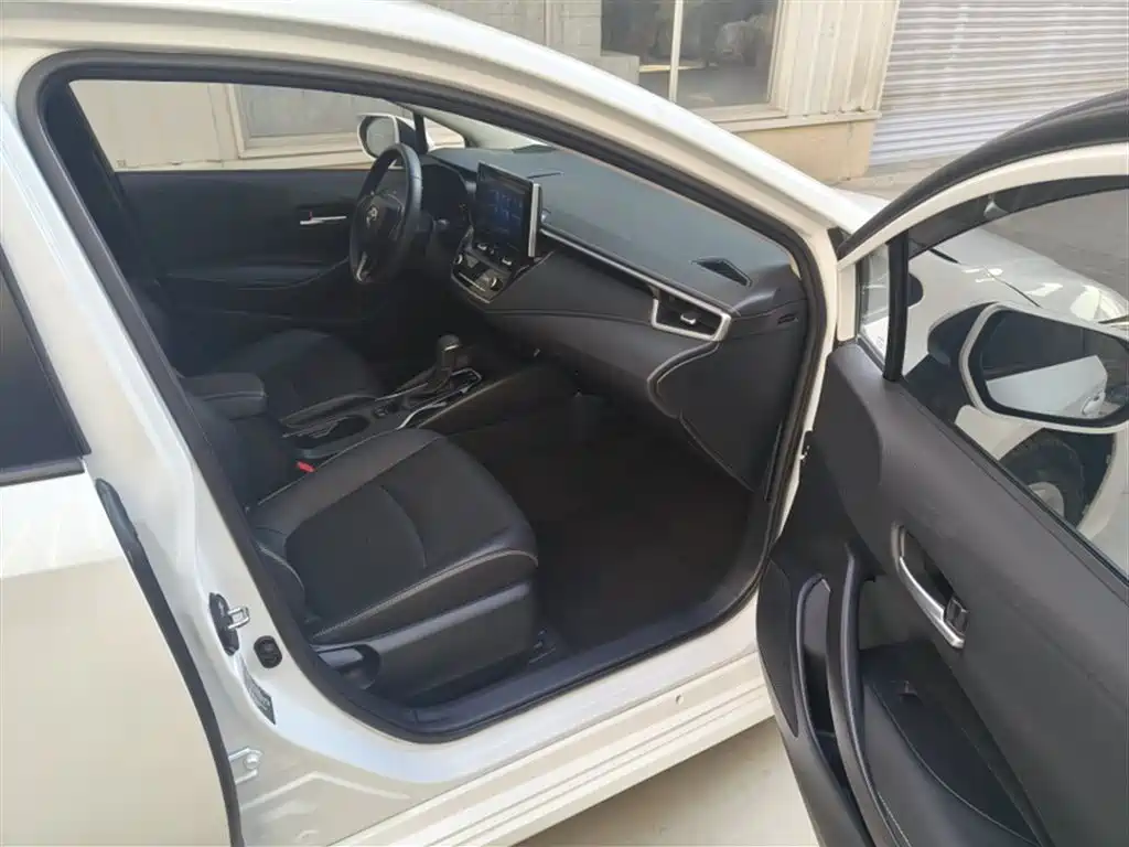 Toyota Corolla 2021 1.2T S-CVT Luxury Edition фото 12