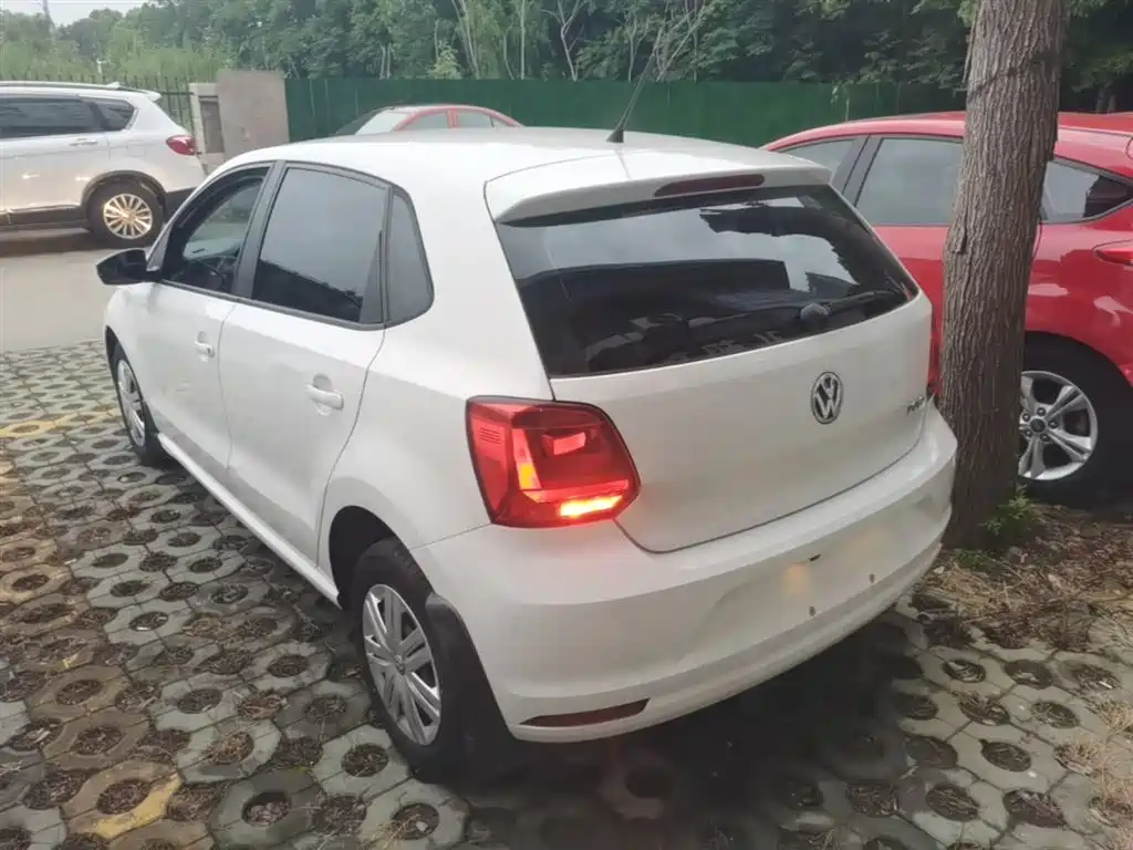 Volkswagen Polo 2016 1.4L Manual Trend фото 5