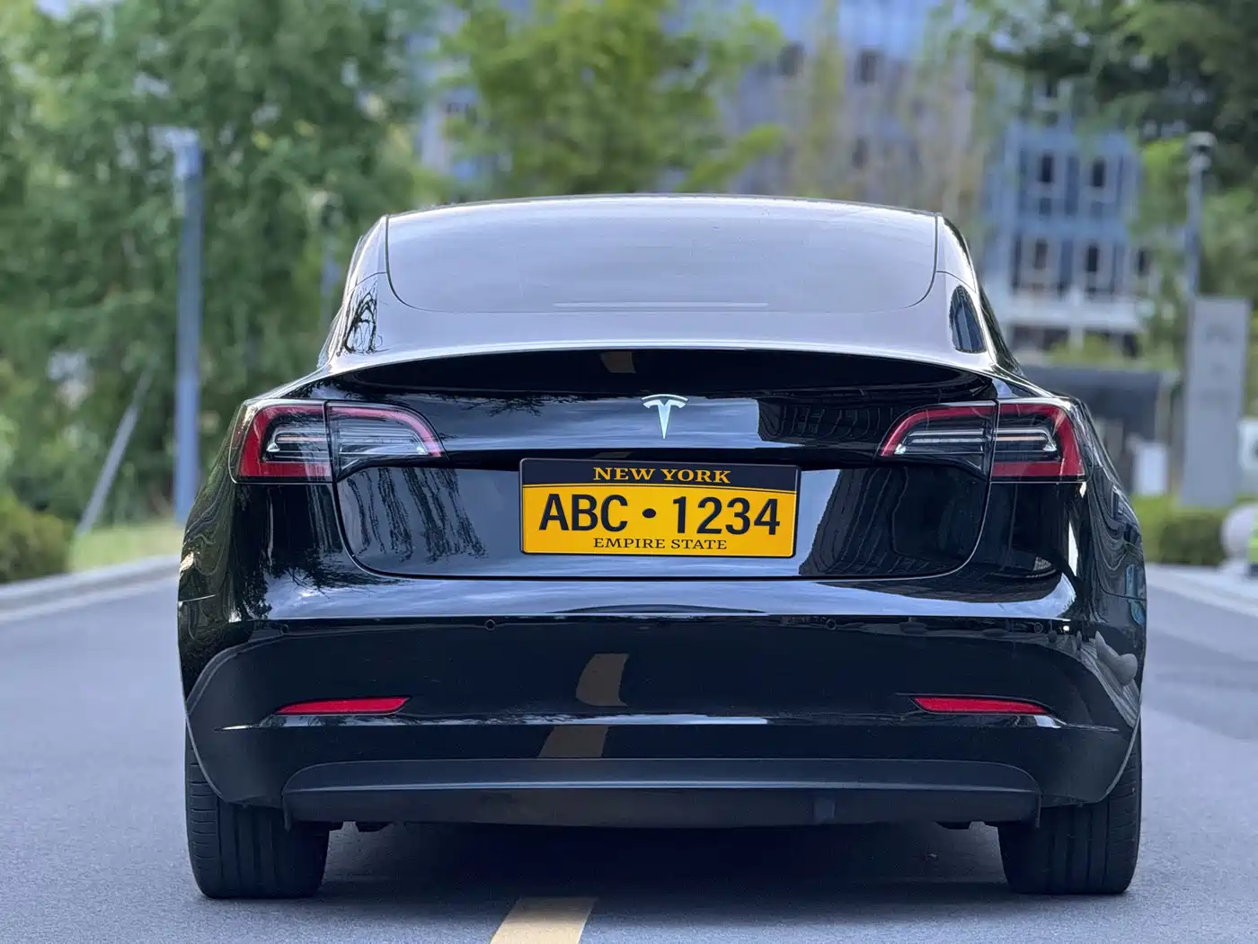 TESLA MODEL 3