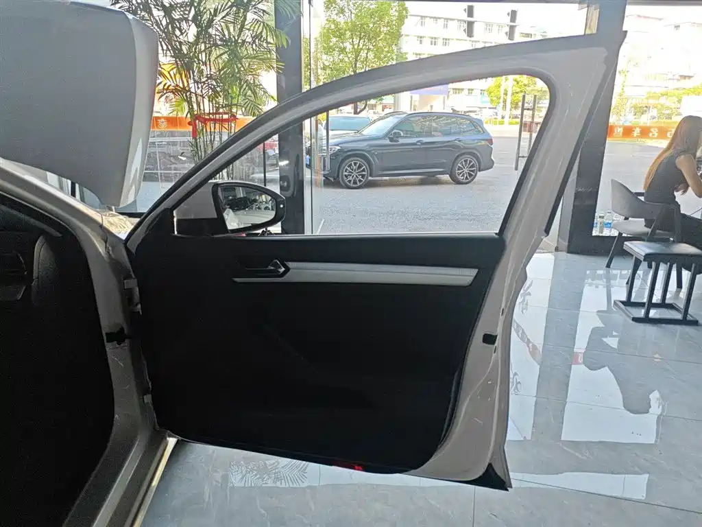 Volkswagen Lamando 2021 230TSI DSG Fashion Edition фото 19