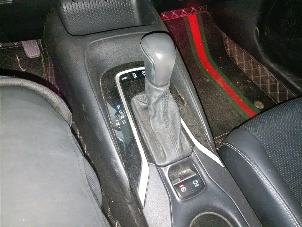 Toyota Corolla 2021 1.2T S-CVT Luxury Edition фото 6