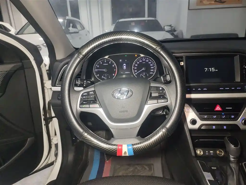 Hyundai Elantra 2016 Model 1.6L Automatic Smart Elite фото 11