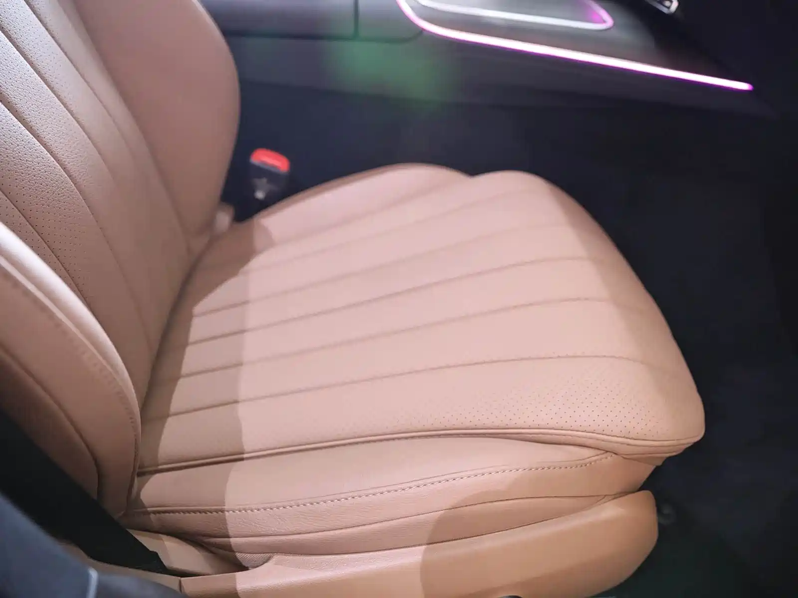 Фото 22 - Mercedes-Benz E-Class