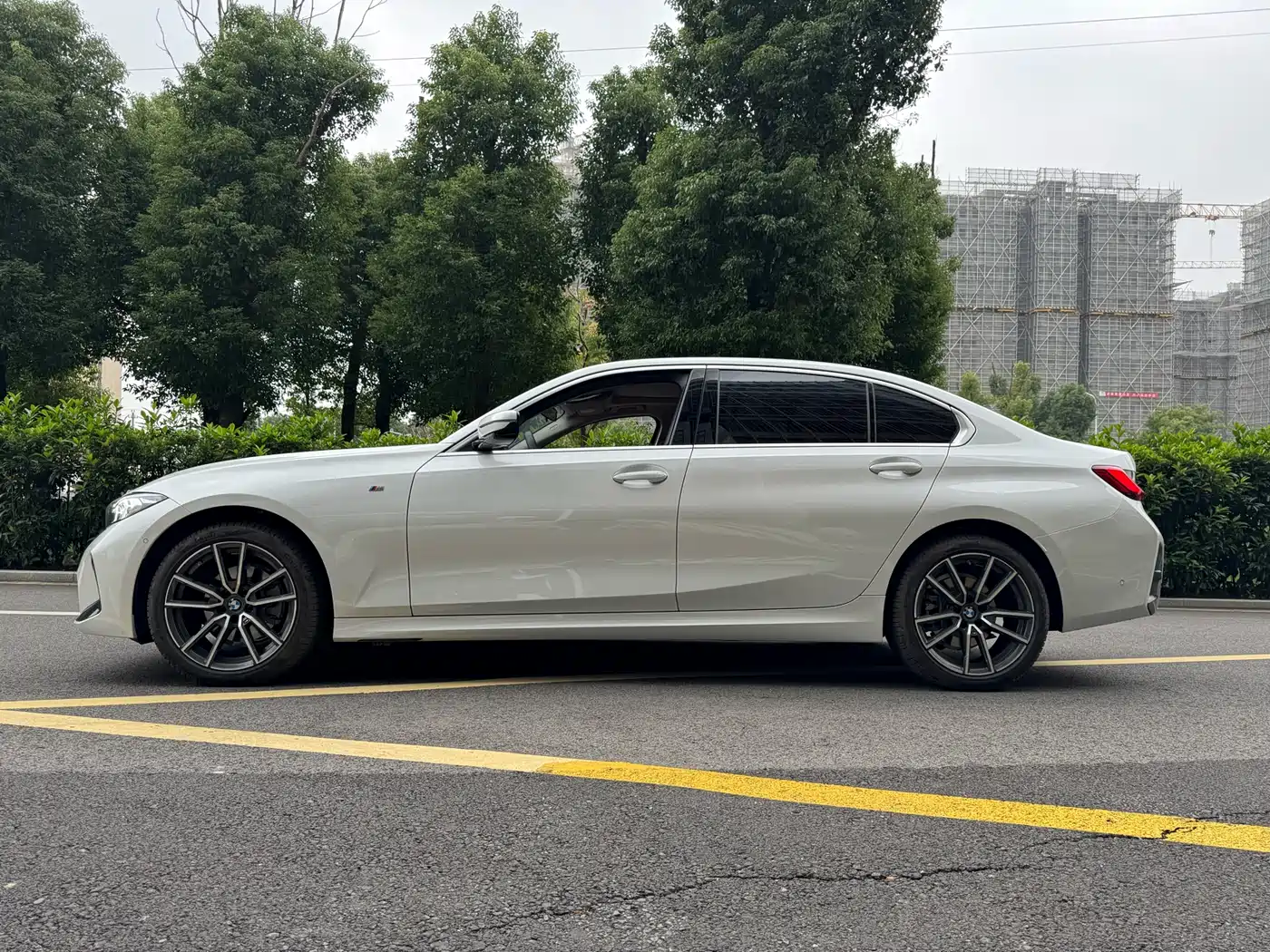 BMW 3 Series 2023 325Li M Sport Package фото 9