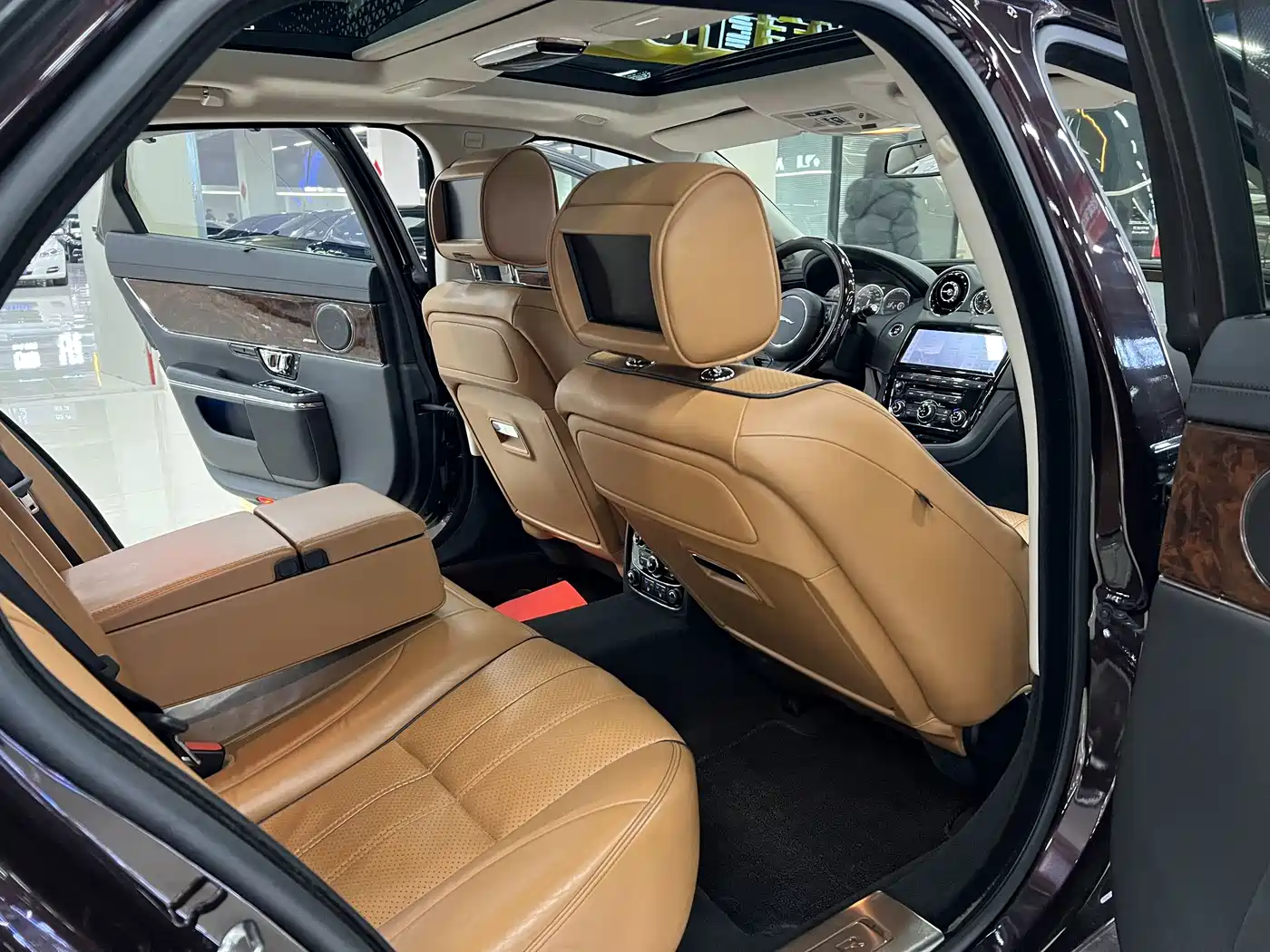 Jaguar XJ 2014 XJL 3.0 SC 4WD Premium Business Edition фото 7