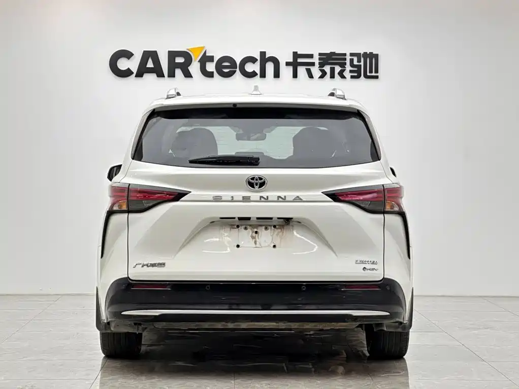 Photo 4 - Toyota Sienna