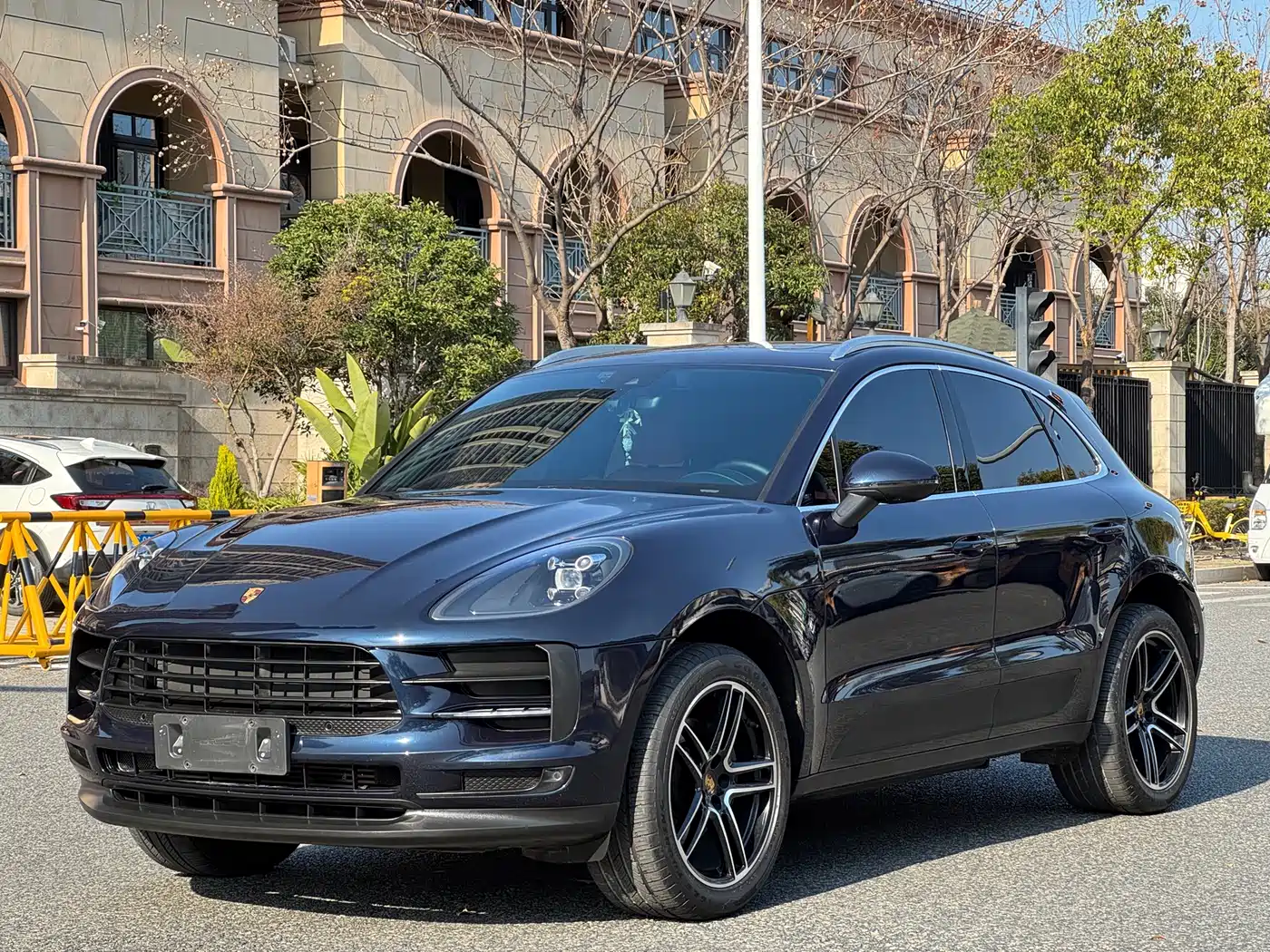 PORSCHE MACAN