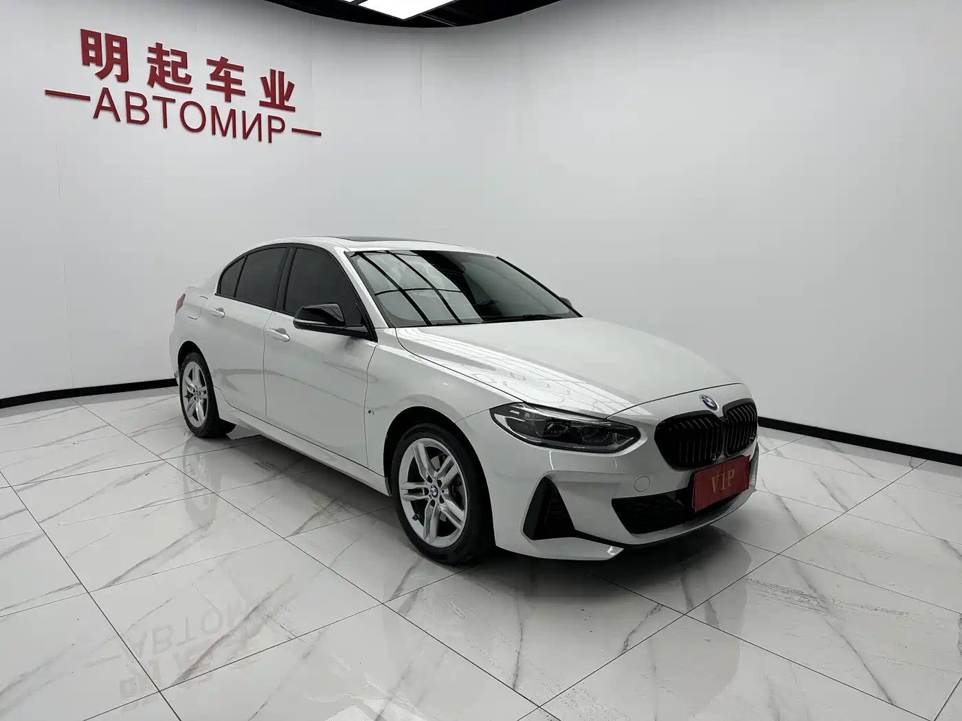 BMW 1 Series 2023 120i M Sport Shadow Edition фото 3