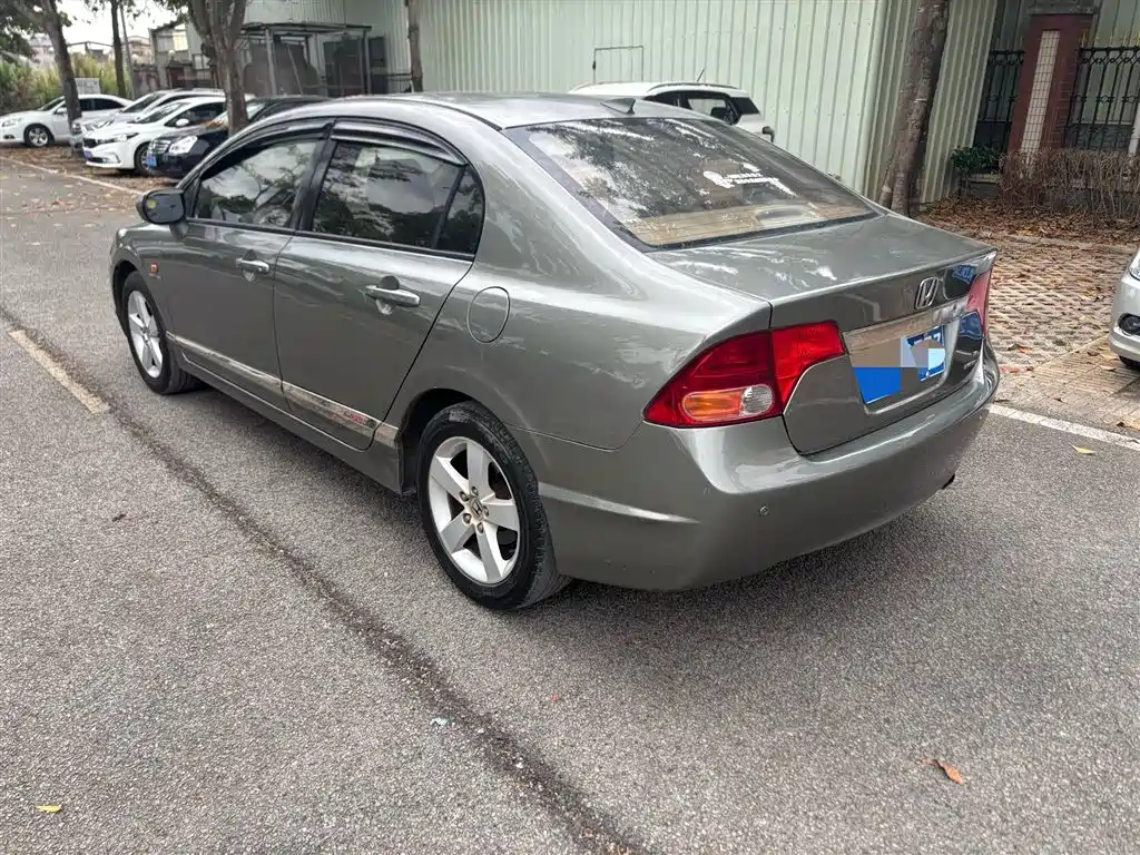 Фото 10 - Honda Civic