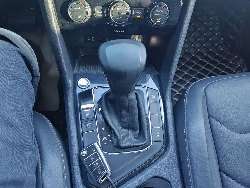 Volkswagen Tiguan L 2017 330TSI Automatic 2WD Luxury Edition фото 6