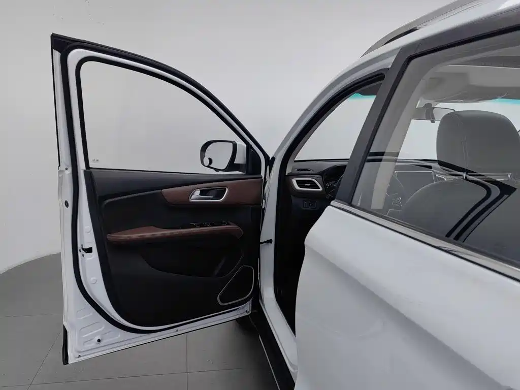 SWM Motor SWM X7 2018 2017 1.5T Automatic Smart Enjoy 7-seater