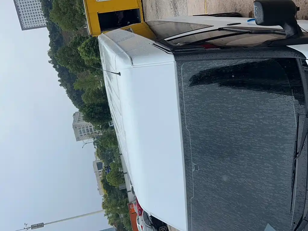 Jiangling JMC Fushun 2025 2025 Model 2.0T 6MT Diesel Medium Wheelbase Medium Roof Commercial MPV 7 Seats