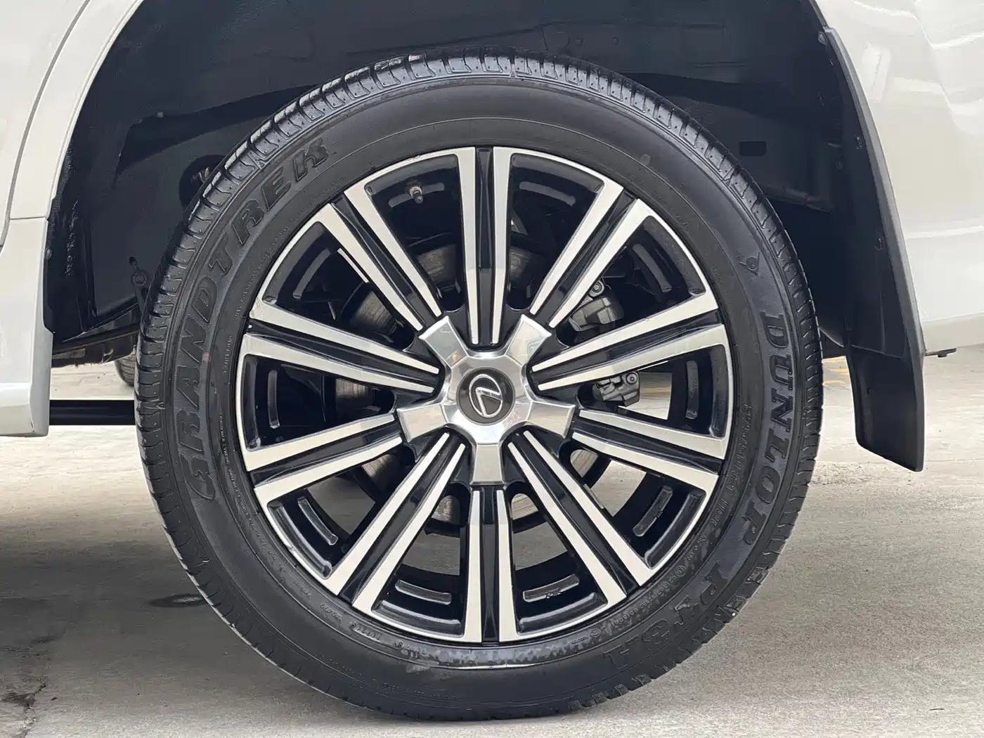 Lexus LX 2017 570 Prestige Luxury фото 3