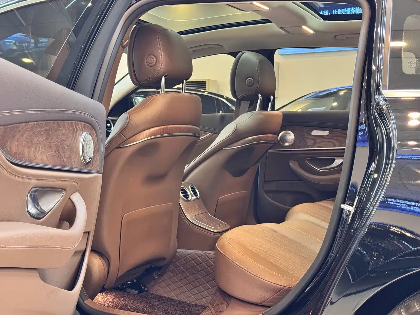 Mercedes-Benz E-Class 2023 E 300 L Fashion фото 10