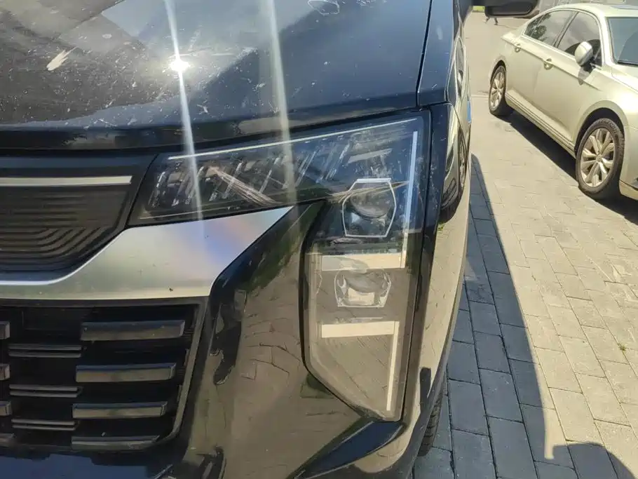 Sinotruk Xianfeng V 2025 2024 Multi-function Version 2.0T Automatic Medium Wheelbase Medium Roof