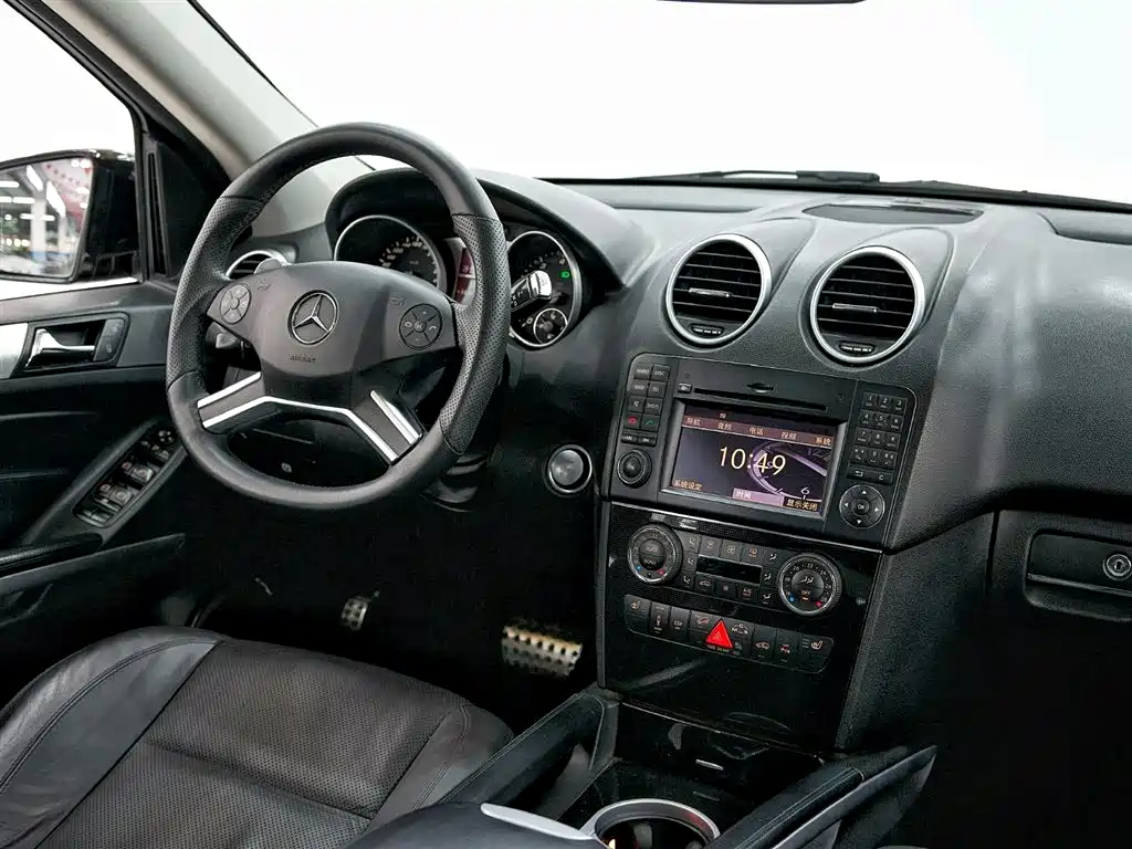 Mercedes-Benz M-Class AMG 2011 AMG ML 63 фото 10