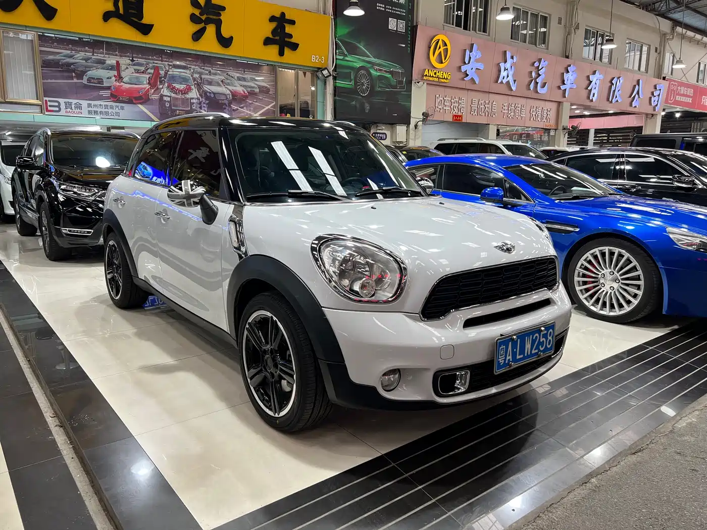 MINI COUNTRYMAN 2013 2012 1.6T COOPER S