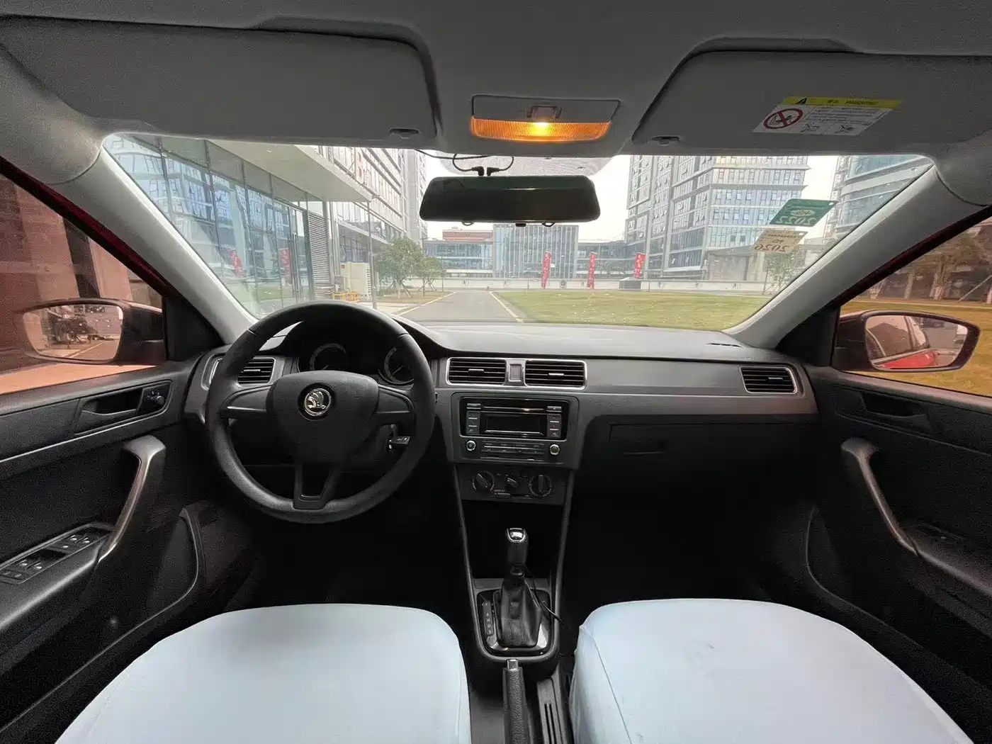 Škoda Skoda Rapid Spaceback 2018 1.6L Automatic Standard фото 9