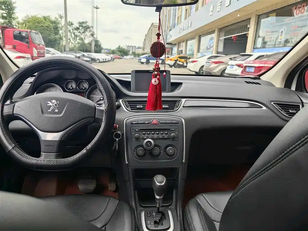 Peugeot 308 2014 Model Joy Edition Classic 1.6L Automatic Superior Style фото 6