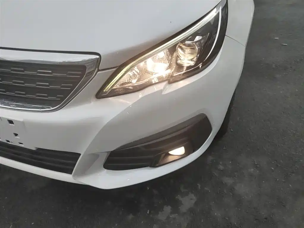 Peugeot 308 2016 1.6L Automatic Luxury фото 24