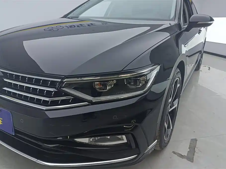 Volkswagen Magotan 2023 Model 2 Million Commemorative Edition 330TSI DSG Luxury фото 5