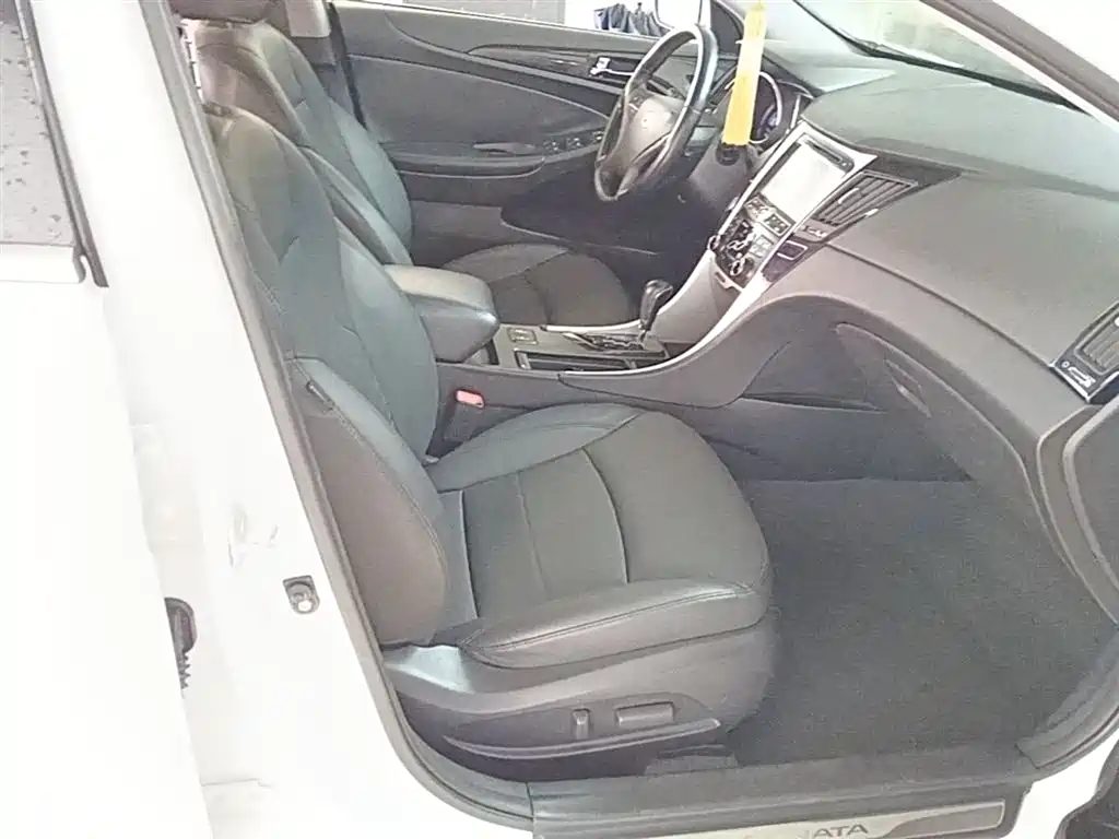 Hyundai Sonata 2014 2.0L Automatic Luxury фото 25