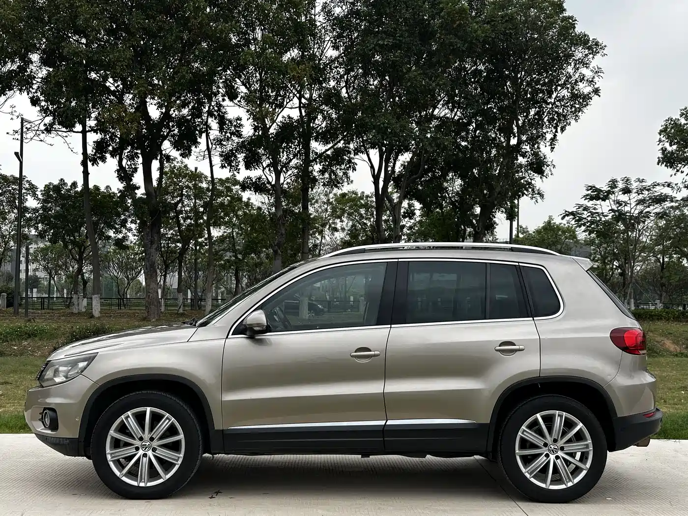 Volkswagen Tiguan 2015 2.0TSI Comfort Edition фото 7