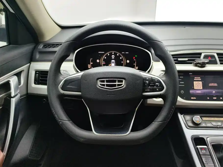 Фото 15 - Geely Boyue