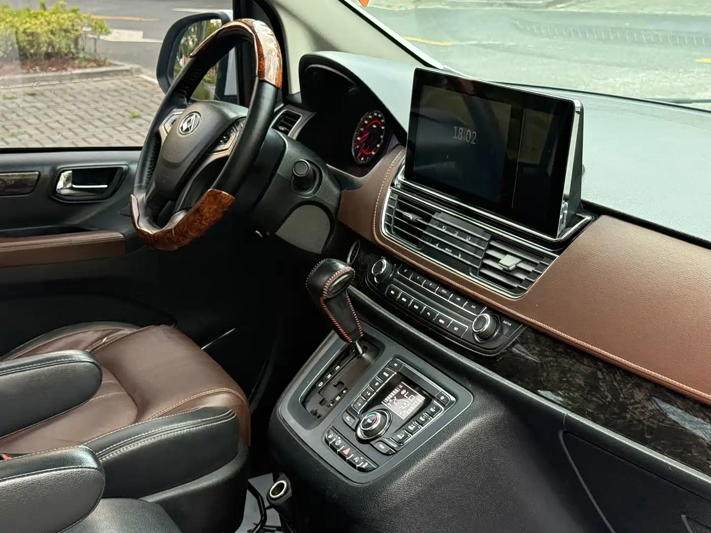 SAIC Maxus Maxus G10 2017 2016 2.0T Automatic Executive Edition