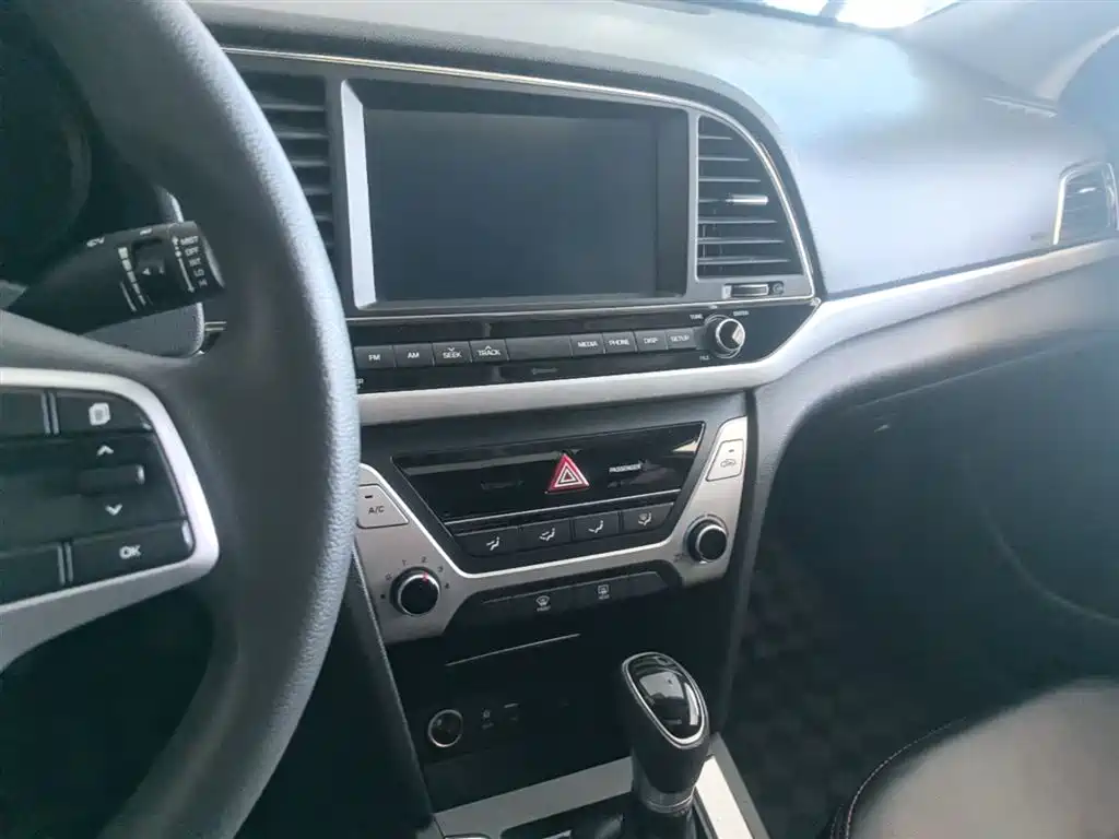 Hyundai Elantra 2016 Model 1.6L Automatic Smart Elite фото 13
