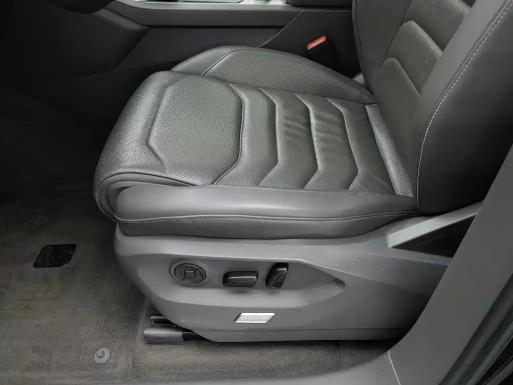 Фото 20 - Volkswagen Touareg