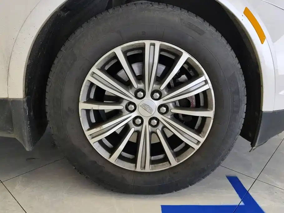 Фото 6 - Cadillac XT5