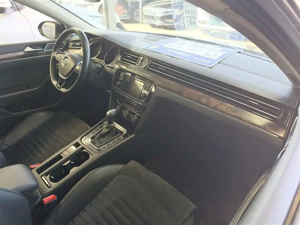 Volkswagen Magotan 2018 330TSI DSG Luxury фото 12