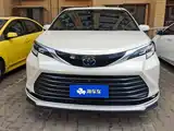 Photo 2 - Toyota Sienna