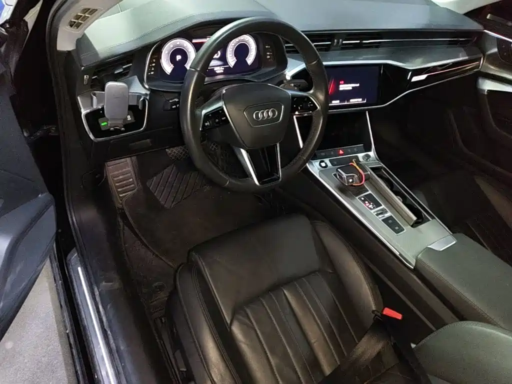 Фото 21 - Audi A6L